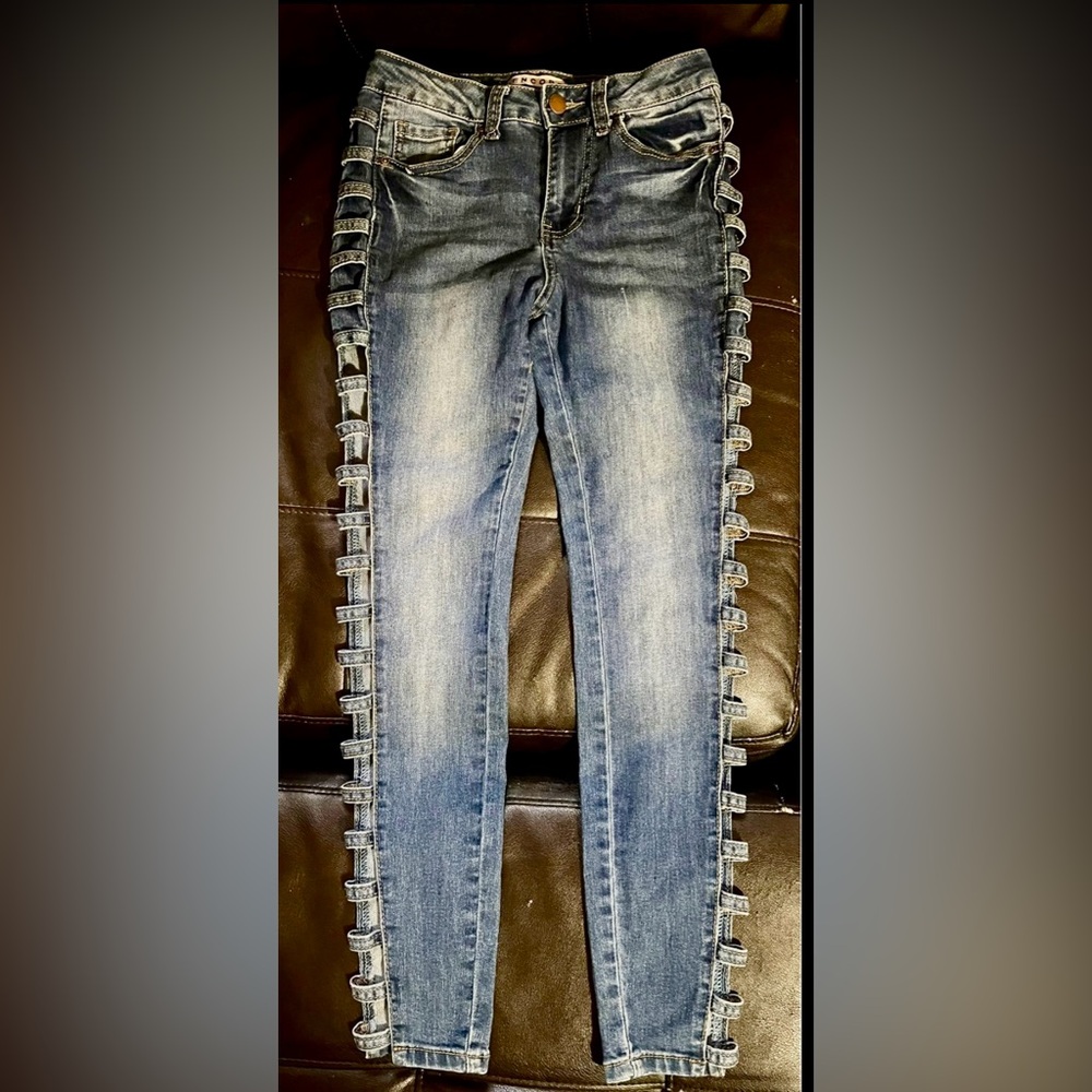 Sexy jeans with open sides